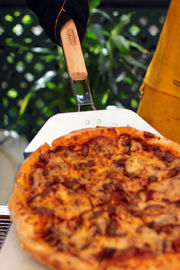 Silberner Farbgrill-Gerät-Satz, rostfreie Pizza-Schale mit faltendem Bambusgriff